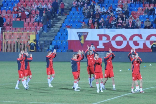 Polscy pilkarze przegrali 2:3 z druzyną zlozoną z zagranicznych graczy pierwszej ligi, ale i tak 17,5 tysiąca kibiców na stadionie miejskim w Szczecinie bawilo sie znakomicie.