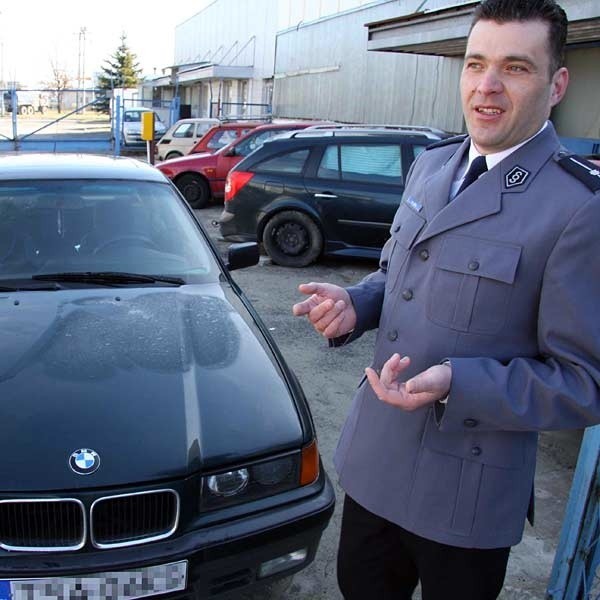BMW Rafała S. trafiło na policyjny parking. - Choć już wiele widziałem, tego pościgu nie zapomnę nigdy - mówi mł. asp. Mirosław Szal z posterunku w Padwi Narodowej.