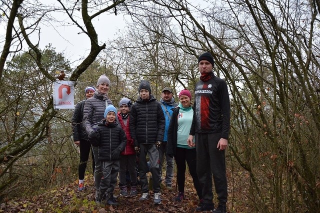 50 biegaczy-amator&oacute;w zdobyło K2 wbiegając na g&oacute;rę Czubatkę w Bocheńcu. Niecodzienne wydarzenie sportowe!