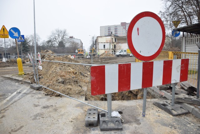 Mieszkańcy ulicy Bardowskiego w Częstochowie twierdzą, że zostali odcięci od świata. W sprawie zmian apelują też miejscy radni