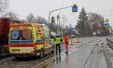 Wypadek w Młynarzach. 7.12.2022 kierujący citroenem potrącił kobietę na przejściu dla pieszych 