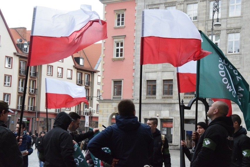 Narodowcy manifestowali przeciw zbyt dużej liczbie Ukraińców...