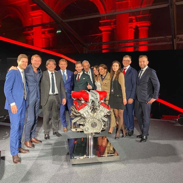 Salon Ferrari Katowice został uznany za najlepszy salon na świecie w 2021 roku w trakcie corocznego spotkania dealerów marki we włoskiej Modenie.