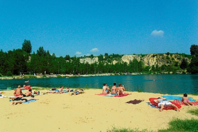 W sezonie nad trzebiński Balaton przyjeżdżają tłumy spragnionych słońca. Kąpać się za bardzo nie ma gdzie. Jest tylko jedno strzeżone miejsce do pływania, z którego głównie korzystają dzieci