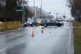 Wypadek na Popiełuszki w Białymstoku. Kierowca potrącił mężczyznę i uciekł (zdjęcia)