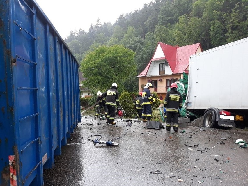 Krzczonów. Tragiczny wypadek. W zderzeniu ciężarówek zginął mężczyzna