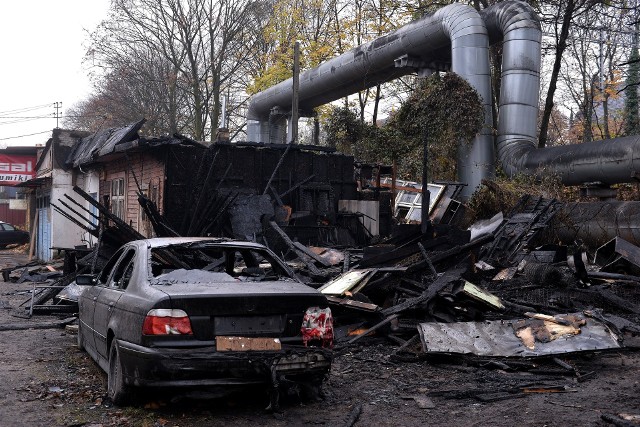 Pożar w Gdańsku Wrzeszczu 12.11.2018. Spłonęła hala z warsztatem samochodowym przy Wyspiańskiego