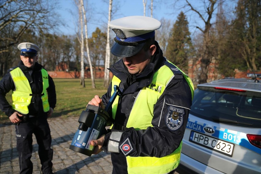 Nadkom. Robert Opas z Biura Ruchu Drogowego Komendy Głównej...