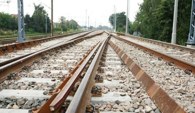 Trwa ustalanie tożsamości osoby, która została śmiertelnie potrącona przez pociąg