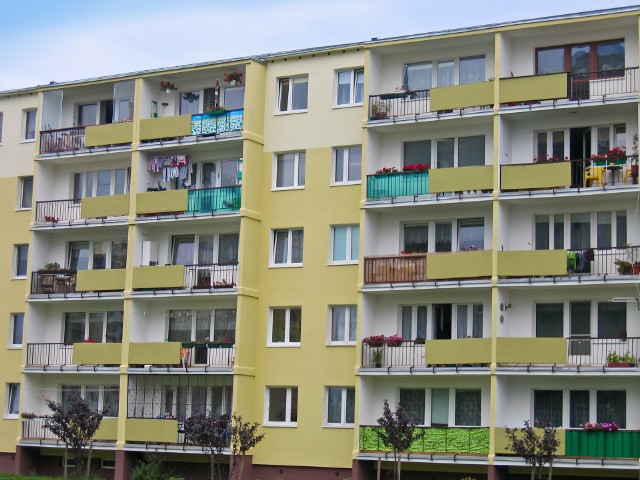 Mieszkania w PolscePomimo rekordowo niskiego oprocentowania kredytów hipotecznych wielu Polaków ma problem ze spłatą zobowiązania wobec banku.