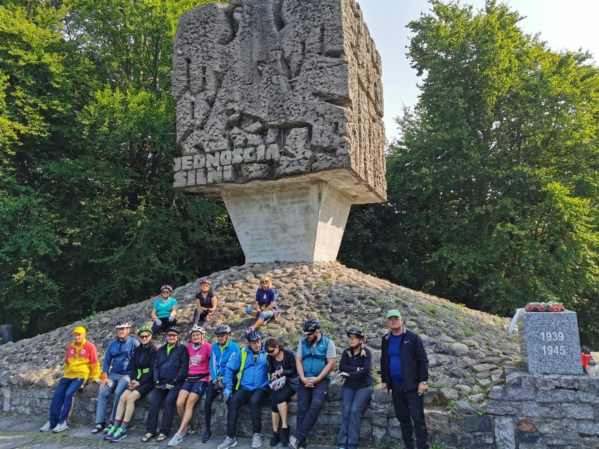 Cykliści z Kruszwickiej Grupy Rowerowej przemierzali...