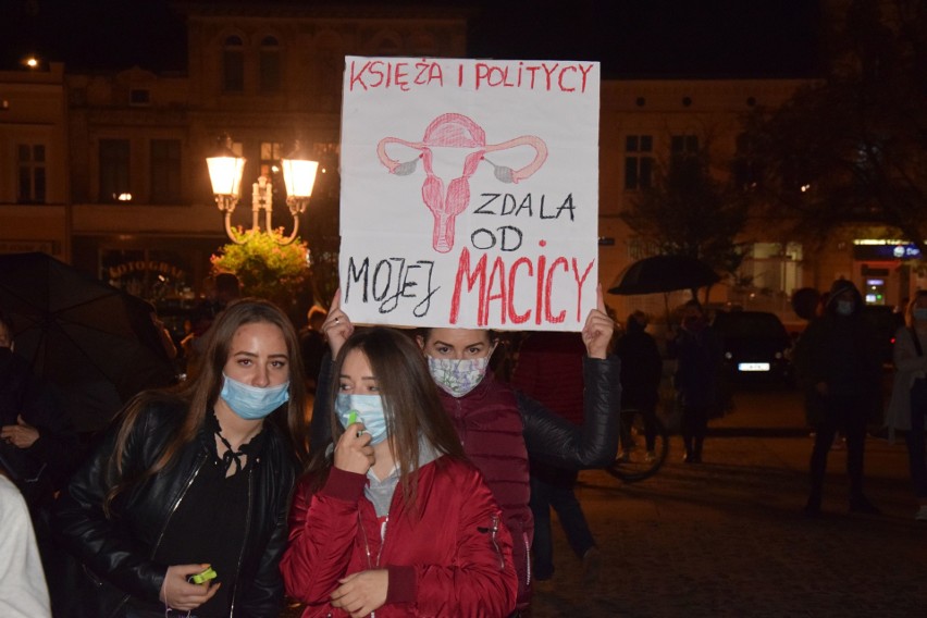 Hasła na transparentach podczas protestów w Świeciu [zdjęcia]