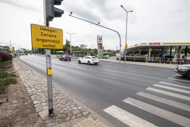 Miejski Inżynier Ruchu informuje, że od 1 do 31 lipca 2019 r., w związku z remontem torowiska tramwajowego na rondzie Śródka nie będzie przejazdu przez torowisko po południowej stronie ronda.