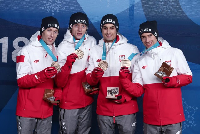 Polscy skoczkowie odebrali medale w Pjongczang