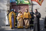 Orszak Trzech Króli 2020 w Pińczowie. Mędrców zagrali uczniowie - kim są? (ZDJĘCIA)