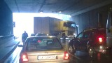 Drogi w Katowicach całkowicie zablokowane przez wypadek TIRa w tunelu pod rondem. Korek ma 4 km