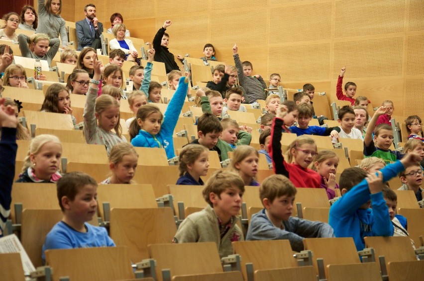Mali studenci Polskiej Akademii Dzieci mieli mnóstwo pytań...