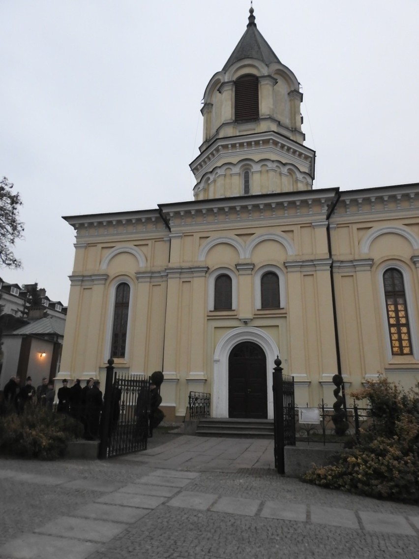 Łomża. Uroczystości pogrzebowe śp. bpa Stanisława Stefanka. Trumnę wystawiono w kościele pw. Wniebowzięcia NMP [ZDJĘCIA]