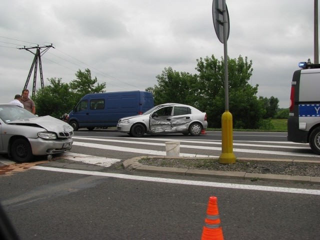 Wczoraj o godzinie 15.30 miał miejsce wypadek na skrzyżowaniu krajowej drogi nr 7 z wyjazdową drogą z Jedlińska.