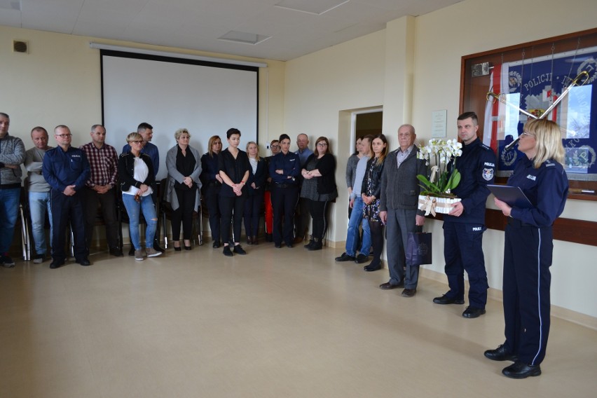 Maków Maz. Policjanci pożegnali odchodzącą na emeryturę Bogumiłę Jakubiak, pracownika cywilnego makowskiej komendy