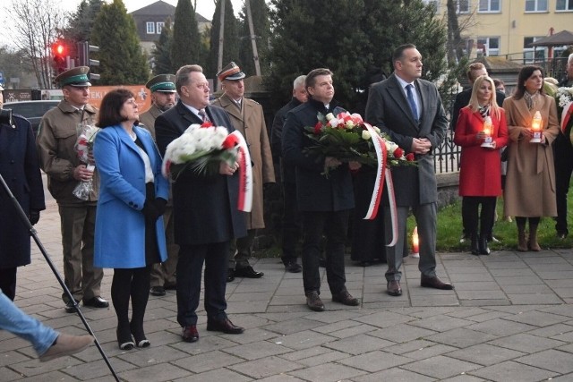 W niedzielnych uroczystościach w Sokółce wziął udział poseł Jarosław Zieliński z małżonką. Ale w relacji przygotowanej przez wydział promocji starostwa, próżno go szukać.