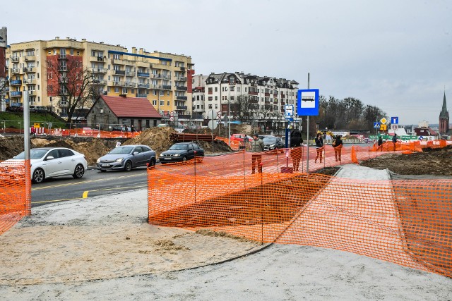 To jeden z takich tymczasowych znaków przewrócił się i poturbował 74-latka z Bydgoszczy.