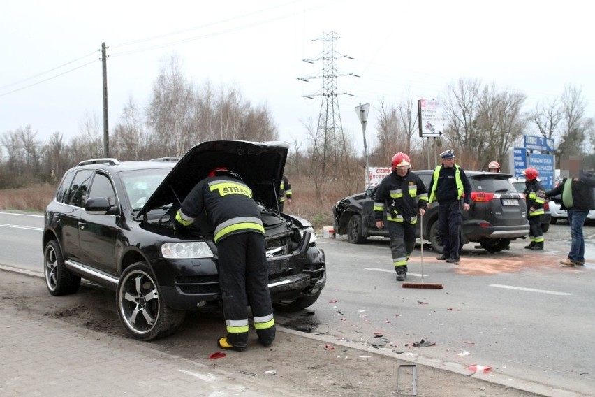 Wypadek na Kowalskiej. Zderzyły się trzy samochody