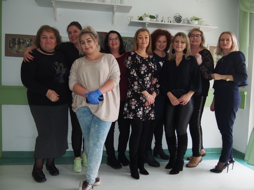 Specjalistki od urody wolontariuszkami w Domu Pomocy Społecznej w Kielcach. Robiły maseczki, hennę, manicure i fryzury (ZDJĘCIA)
