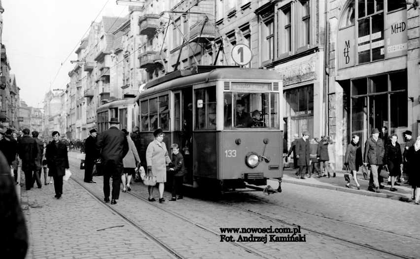 Oto ulica Szeroka w Toruniu, w momencie bardzo historycznym...