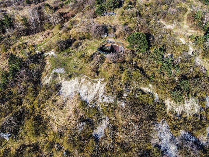 Maryja, UFO i wielka dziura w ziemi. Góra Ossona w...