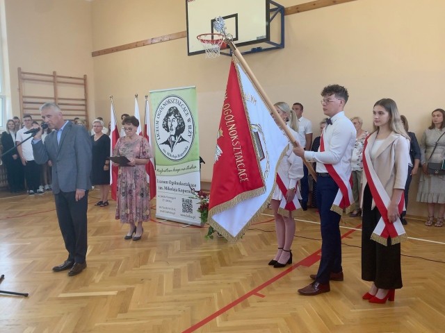 W czwartek nowy rok szkolny 2022-23 powitali w powiecie radomskim między innymi uczniowie iłżeckiego "Kopernika".