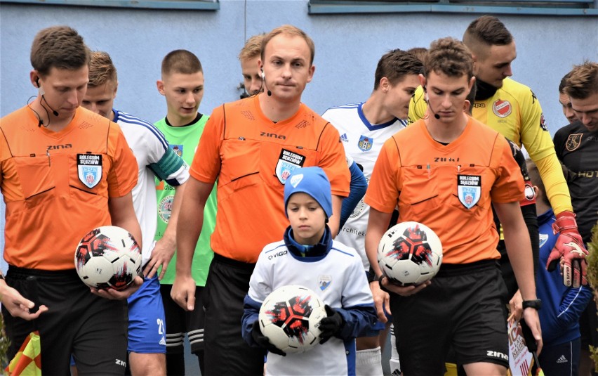 4. liga. Unia Oświęcim w derbach przegrała z Beskidem Andrychów. Filmowy gol Kapery