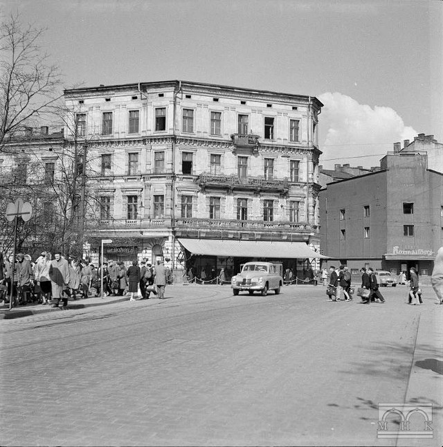 Kamienica przy ul. Podwale 7, Teatr "Rozmaitości" - obecnie "Bagatela". Fot. Henryk Hermanowicz. lata 50/60 XX wieku