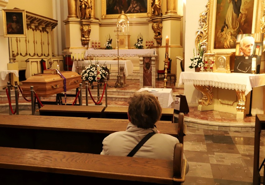 Ostatnie pożegnanie ojca Huberta Czumy. W niedzielę msza i czuwanie w kościele świętej Trójcy. W poniedziałek uroczystości w katedrze