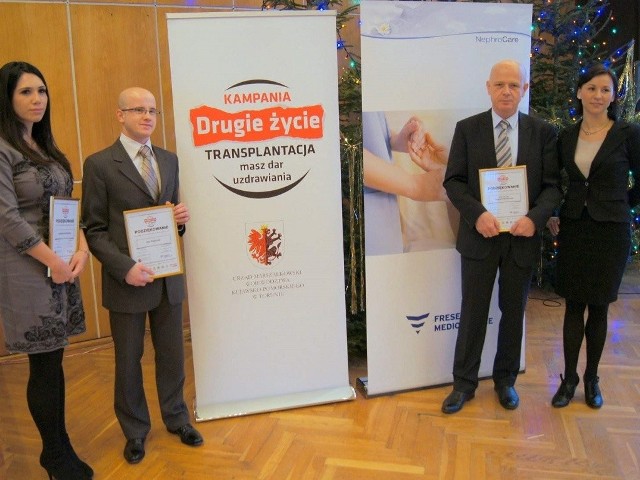 Prof. Zbigniew Włodarczyk (po prawej) i dr Aleksandra Woderska - finał kampanii "Drugie Życie", styczeń 2013 r.