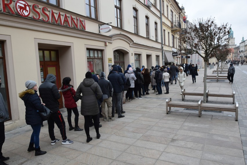 Kolejki po pączki na lubelskim deptaku. Zobacz zdjęcia     