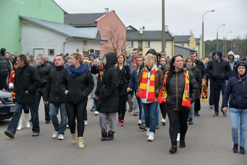 Zamieszki po śmierci Pawła Klima. Starcie ludzi z policją pod komisariatem (zdjęcia, wideo)