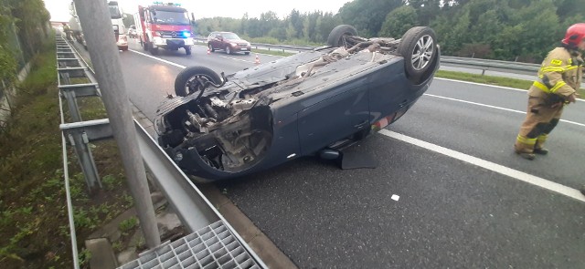 Dachowanie bmw na autostradzie A4 koło Brzeska, 15.07.2022