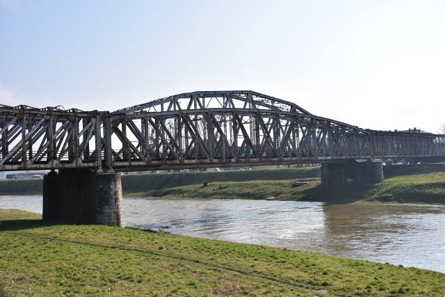 Już ponad 2500 osób podpisało się pod petycją o zachowanie w całości starego mostu kolejowego w Przemyślu.