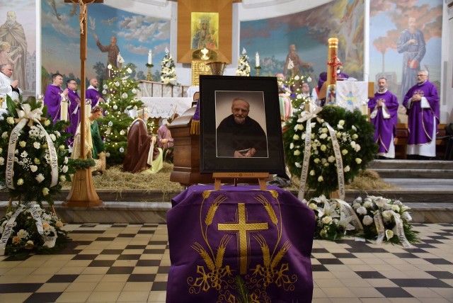 Ostatnie pożegnanie o. Jeremiasza Trusia z parafii pw. św. Antoniego w Nowej Soli, 8 stycznia 2022 roku