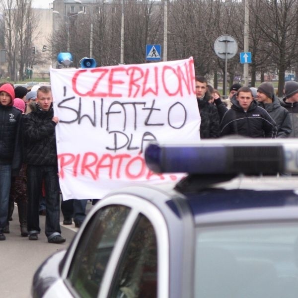 Marsz milczenia przeszedł w sobotę ulicą Grunwaldzką w Kielcach.