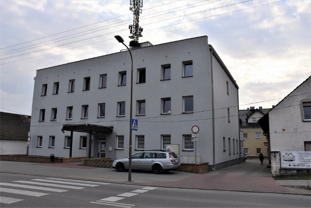 Noclegownia w Groszowicach. 90 osób było tam zamkniętych z powodu podejrzenia zakażenia koronawirusem u jednego z klientów.