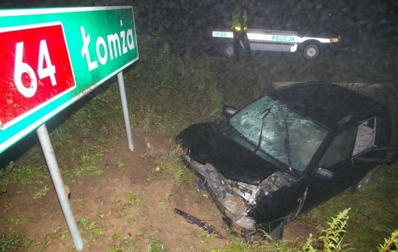 Mazda roztrzaskała się na znaku drogowym! (zdjęcia)