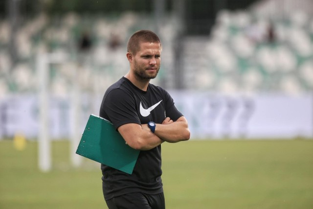Trener Warty Poznań Dawid Szulczek na pierwszym treningu zapowiadał transfery i pierwszy jest już blisko finalizacji.