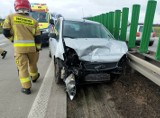 Wypadek na autostradzie A4 pod Wrocławiem. Mercedes w rowie i duże utrudnienia w ruchu