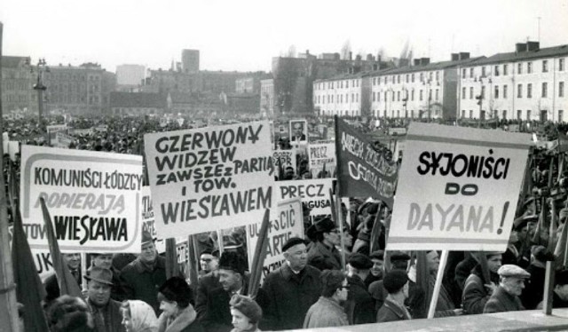 12 marca 1968  w Łodzi rozpoczęły się "spontaniczne" masówki organizowane przez aktyw PZPR w celu potępienia studentów, którzy demonstrowali przeciwko ograniczaniu swobód obywatelskich przez władze PRL i nagonce aparatu PZPR wymierzonej w obywateli polskich żydowskiego pochodzenia.