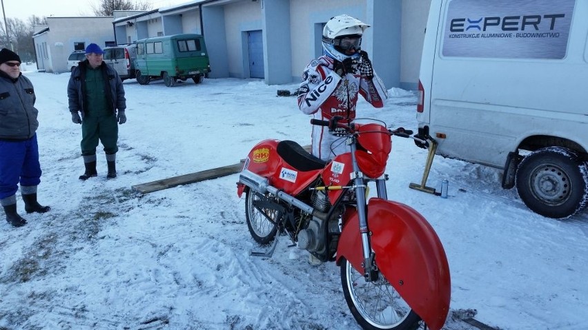 Zalew Arkadia w Suwałkach. Wyścigi motocyklowe na lodzie (zdjęcia)