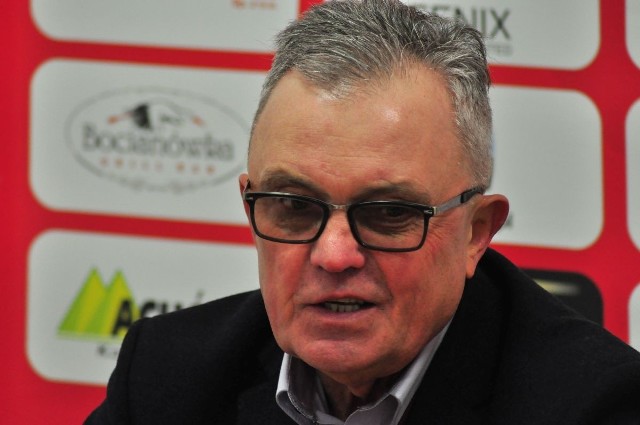 Włodzimierz Gąsior nadal będzie prowadził piłkarską drużynę Siarki Tarnobrzeg