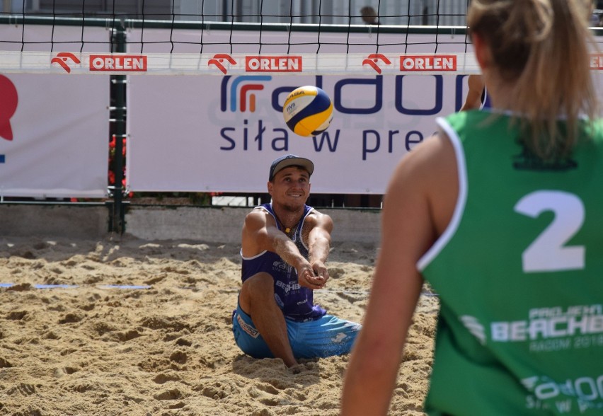 Na początek BeachBall Radom 2018 rozegrano turniej mixtów, w...