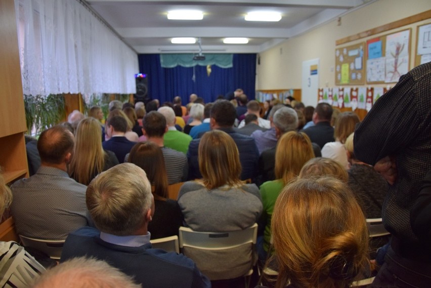 Zakusy na szkoły. Strach w Smardzowicach i Szczodrkowicach. Dyskutują o likwidacji, oszczędnościach, reorganizacji